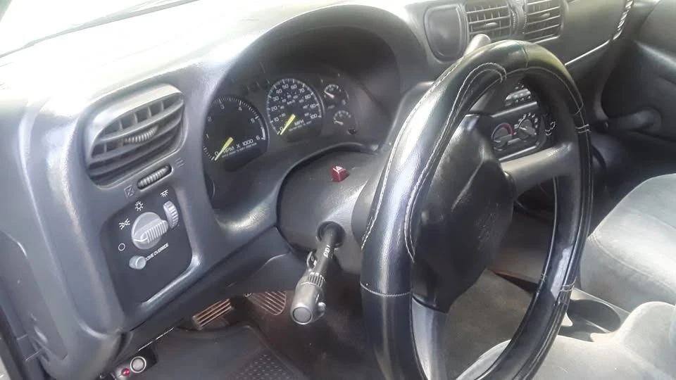 2001 Chevrolet S-10 - Image 12 of 14