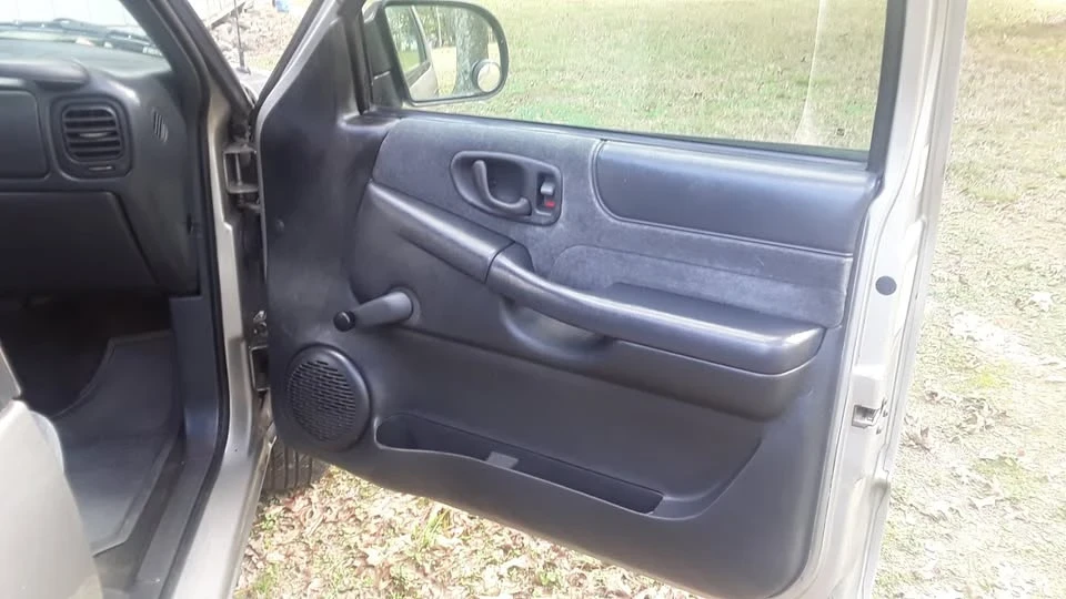2001 Chevrolet S-10 - Image 9 of 14