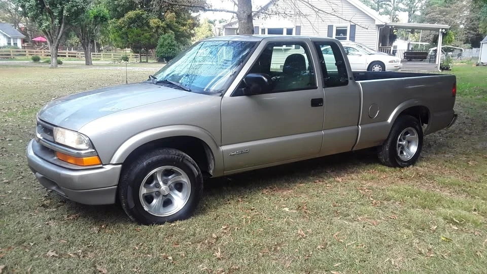 2001 Chevrolet S-10 - Image 4 of 14