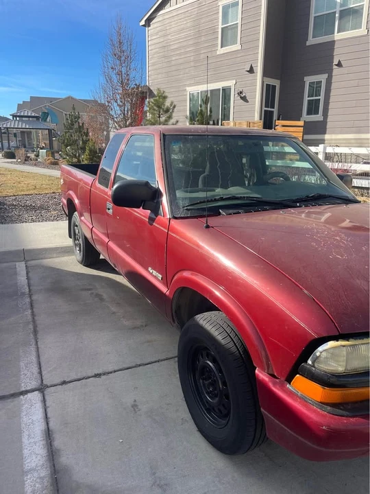 2001 Chevrolet S-10 - Image 2 of 5
