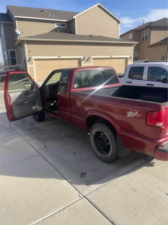 2001 Chevrolet S-10 - Image 4 of 5
