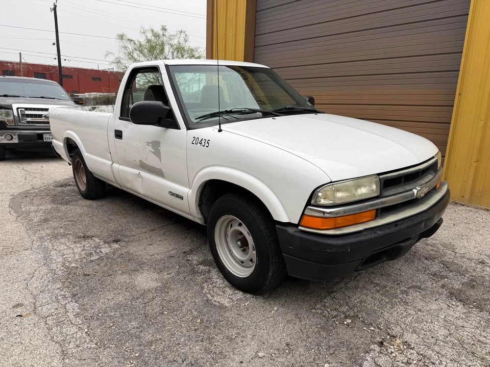 2001 Chevrolet S-10 - Image 3 of 8