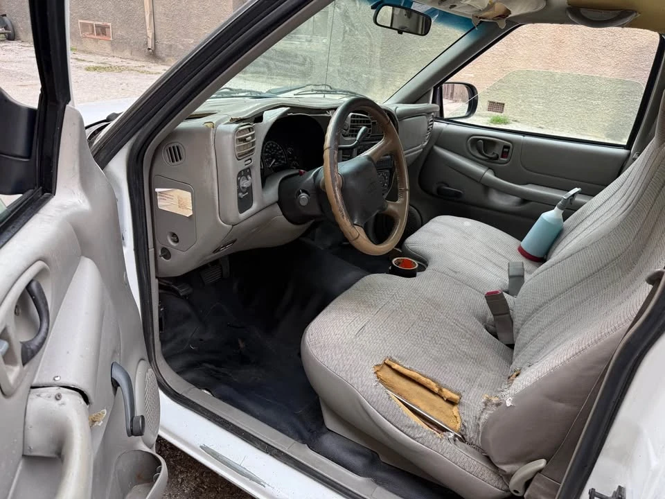 2001 Chevrolet S-10 - Image 6 of 8