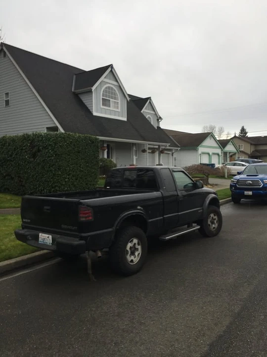 2001 Chevrolet S-10 - Image 2 of 4