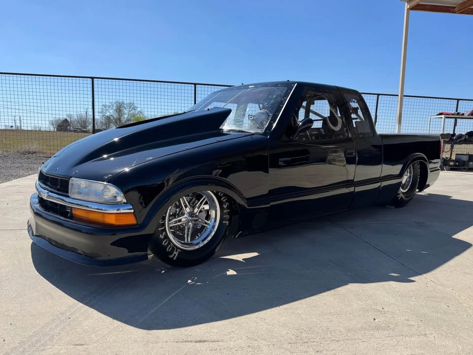 2001 Chevrolet S-10 - Image 2 of 11