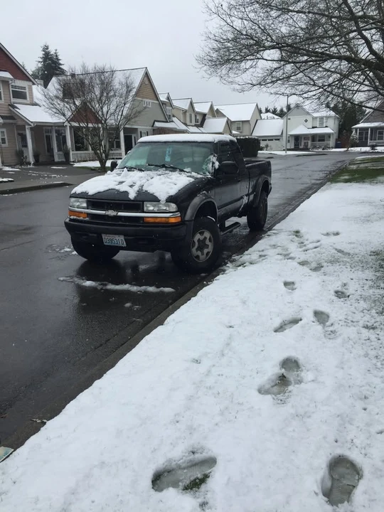 2001 Chevrolet S-10 - Image 3 of 4