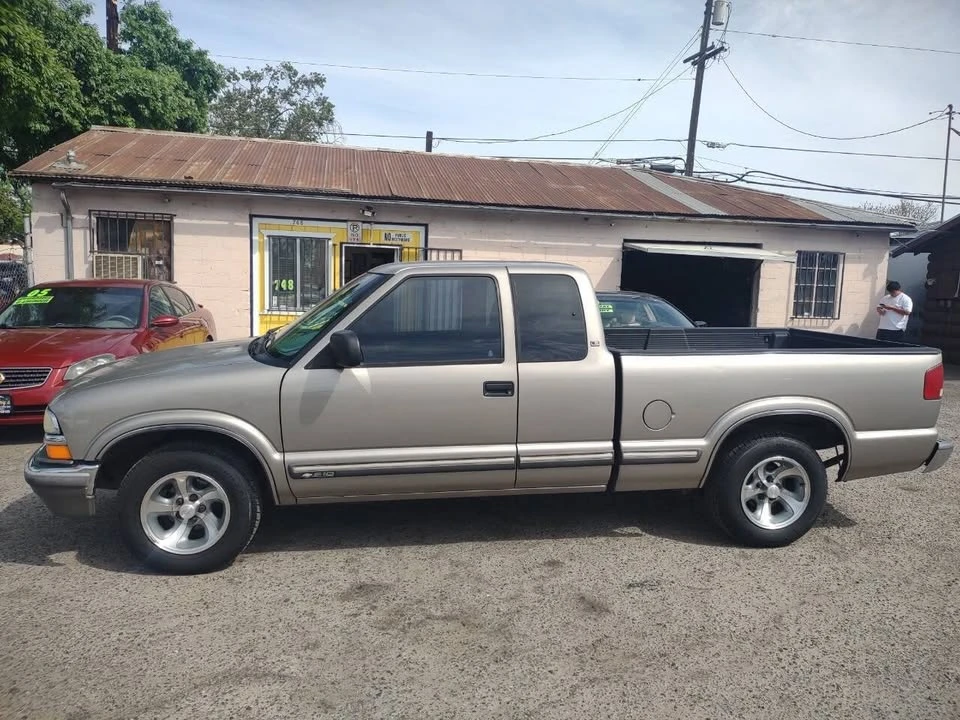 2001 Chevrolet S-10 - Image 4 of 15