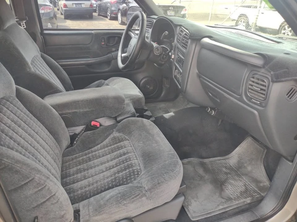 2001 Chevrolet S-10 - Image 10 of 15