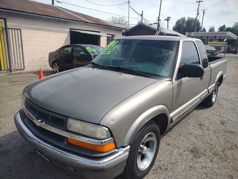 2001 Chevrolet S-10 - Image 3 of 15