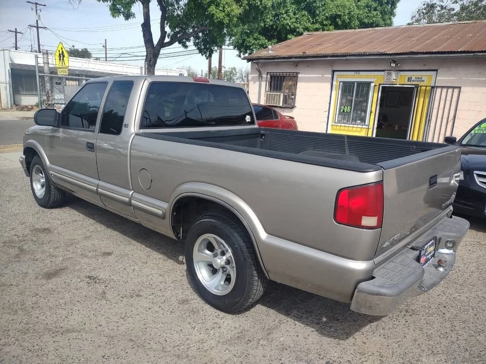 2001 Chevrolet S-10 - Image 5 of 15