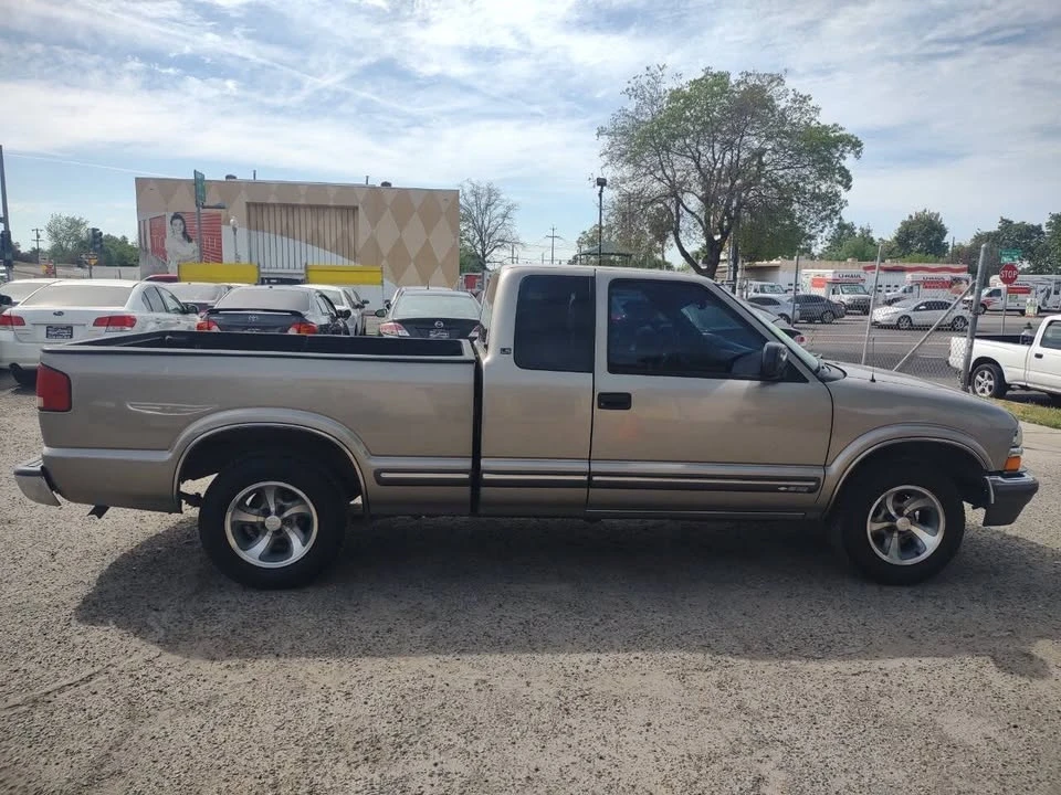2001 Chevrolet S-10 - Image 9 of 15