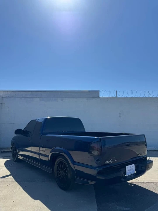 2001 Chevrolet S-10 - Image 4 of 13