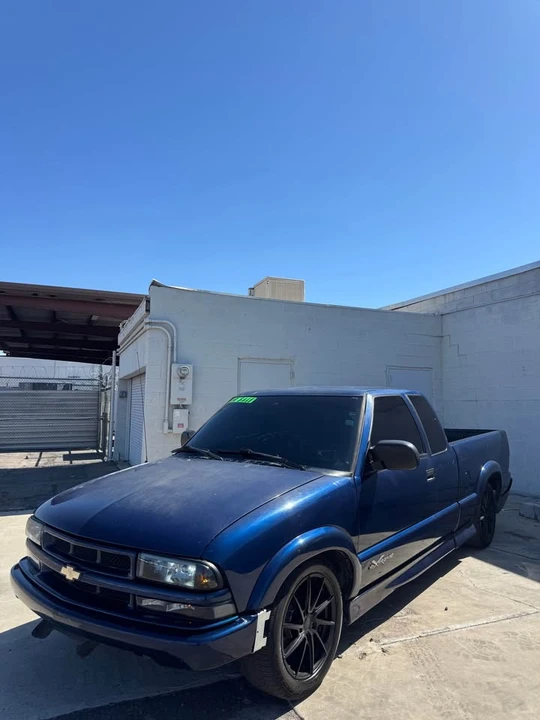 2001 Chevrolet S-10 - Image 2 of 13