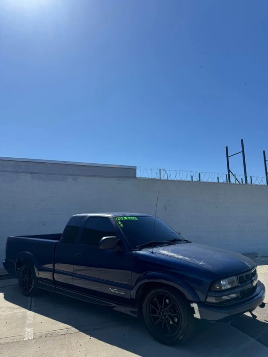 2001 Chevrolet S-10 - Image 3 of 13