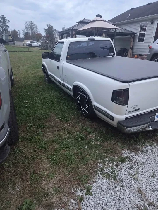 2001 Chevrolet S-10 - Image 4 of 7