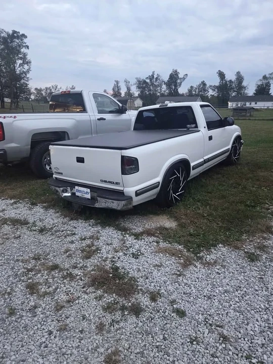 2001 Chevrolet S-10 - Image 3 of 7