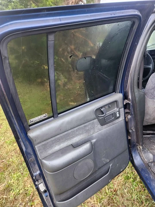 2001 Chevrolet S-10 - Image 9 of 14