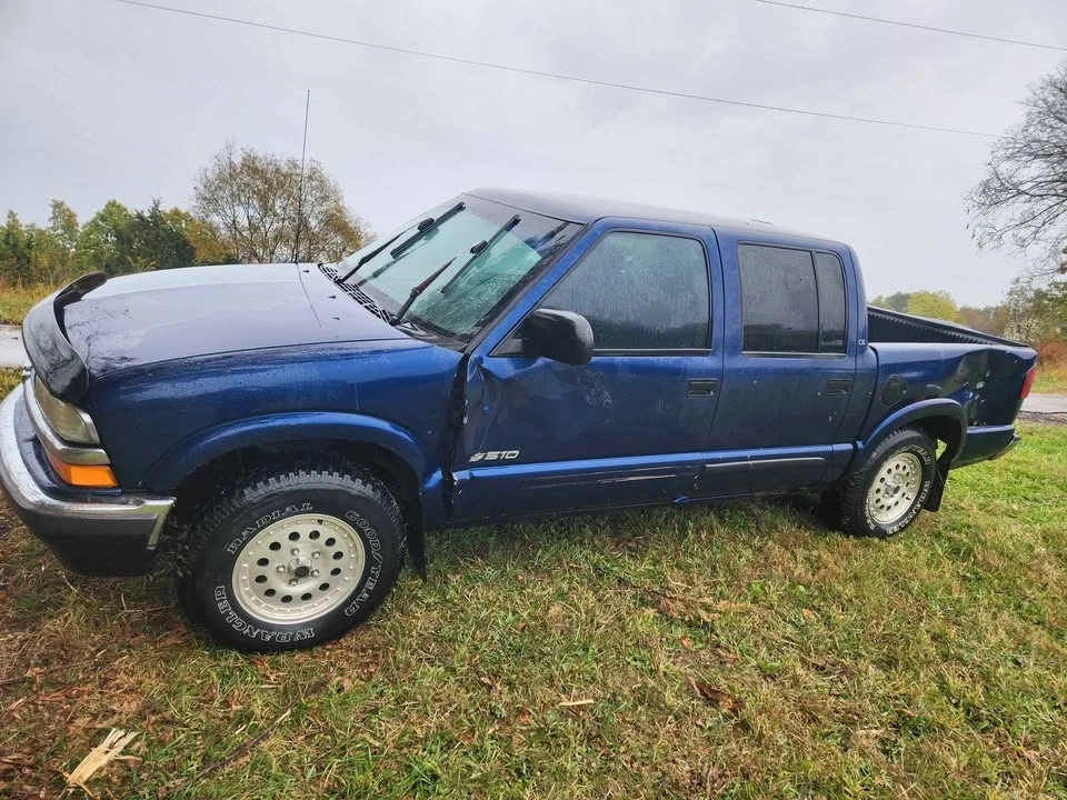 2001 Chevrolet S-10 - Image 2 of 14