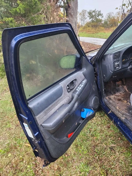 2001 Chevrolet S-10 - Image 4 of 14