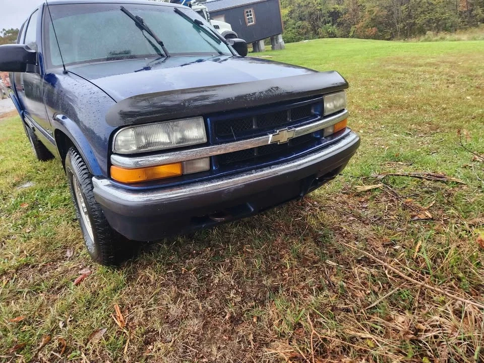 2001 Chevrolet S-10 - Image 3 of 14