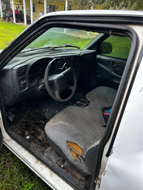 2001 Chevrolet S-10 - Image 2 of 3
