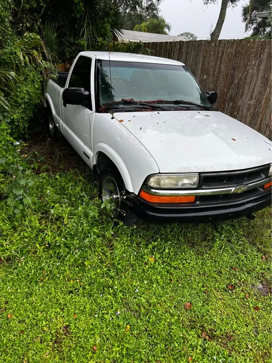 2001 Chevrolet S-10 - Image 3 of 3