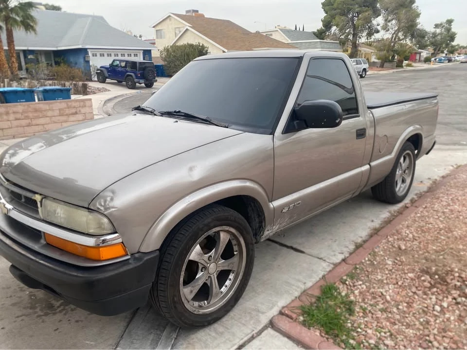 2001 Chevrolet S-10 - Image 2 of 2