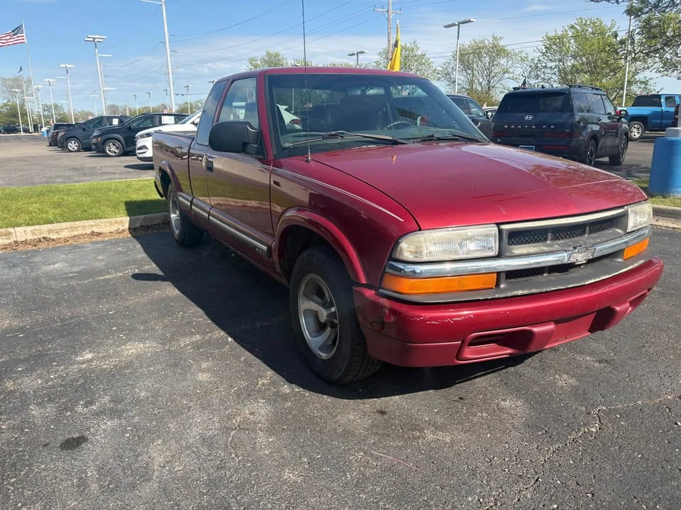 2001 Chevrolet S-10 - Image 2 of 7