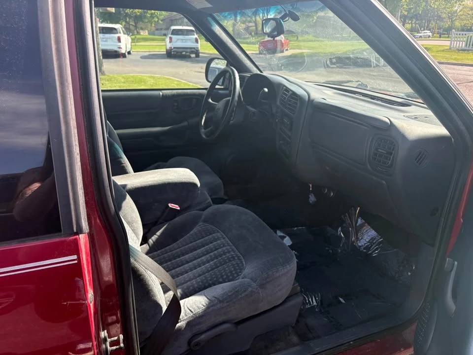 2001 Chevrolet S-10 - Image 5 of 7