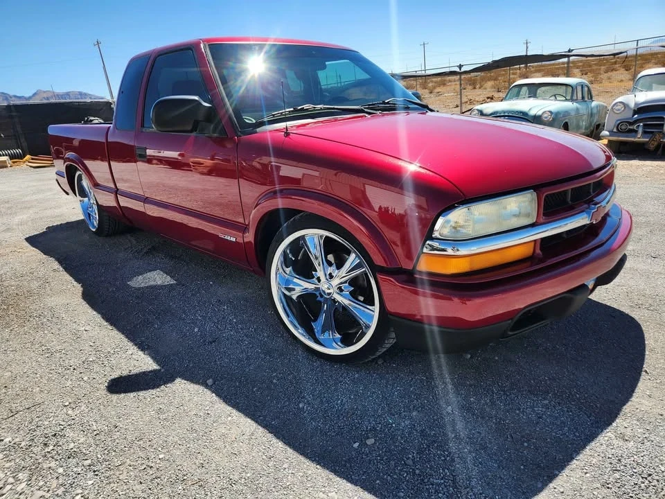 2001 Chevrolet S-10 - Image 4 of 10