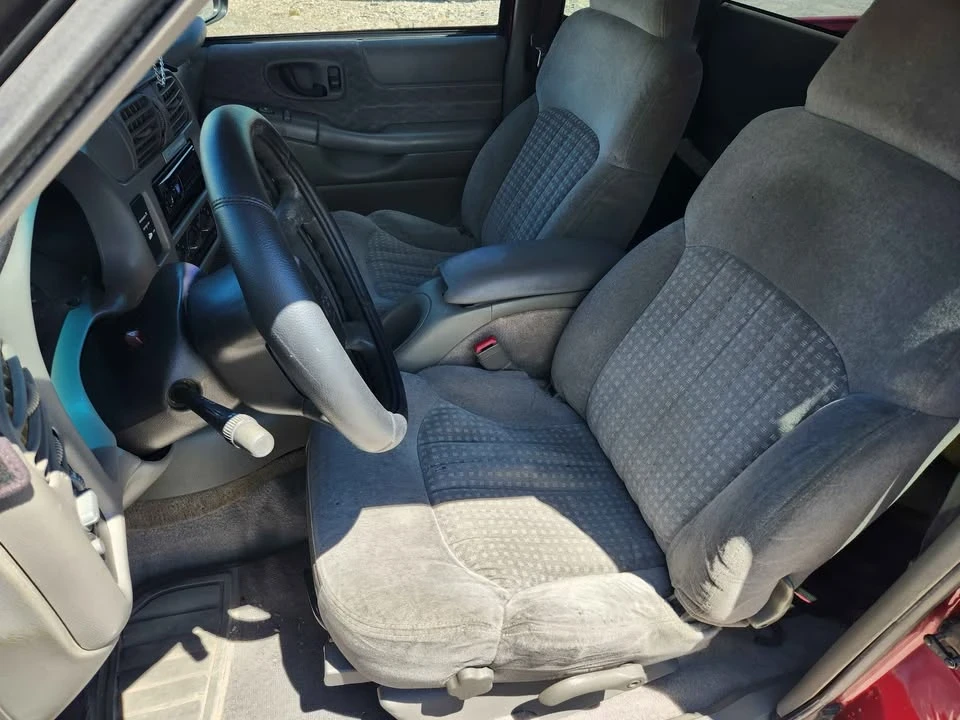 2001 Chevrolet S-10 - Image 5 of 10