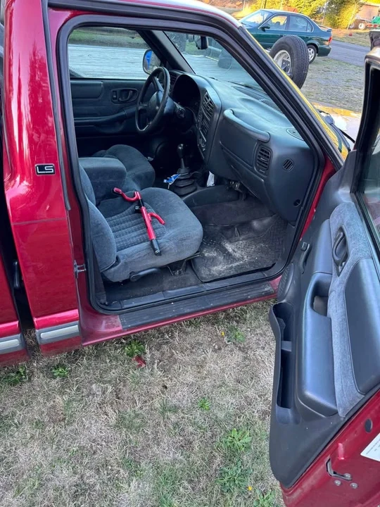 2001 Chevrolet S-10 - Image 3 of 8