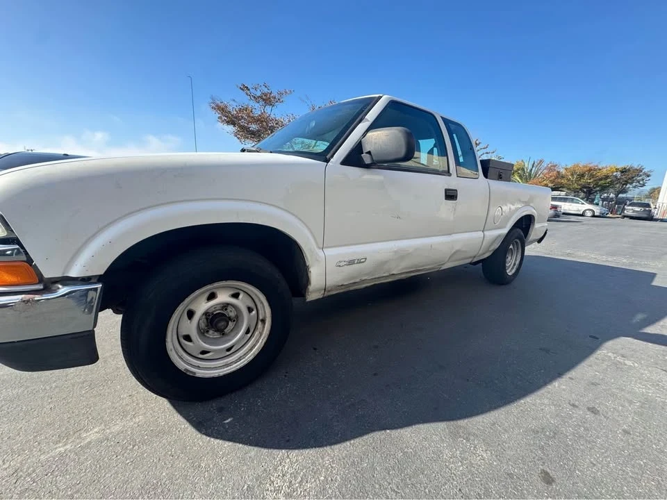 2001 Chevrolet S-10 - Image 10 of 11