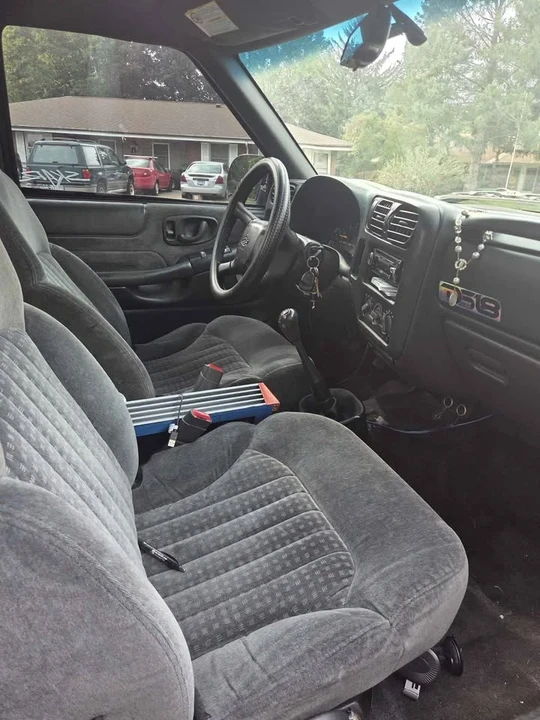 2001 Chevrolet S-10 - Image 14 of 18
