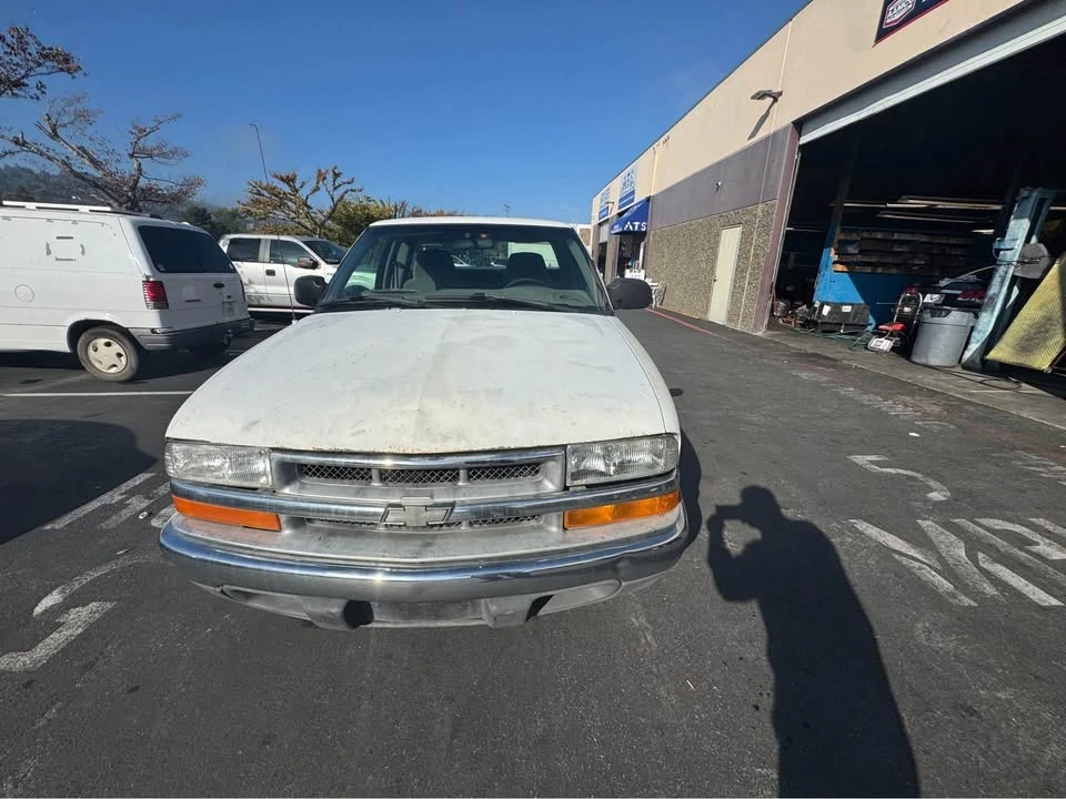 2001 Chevrolet S-10 - Image 4 of 11