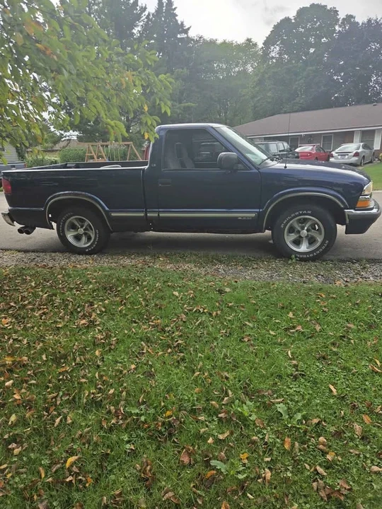 2001 Chevrolet S-10 - Image 11 of 18