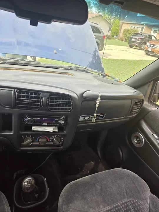 2001 Chevrolet S-10 - Image 7 of 18