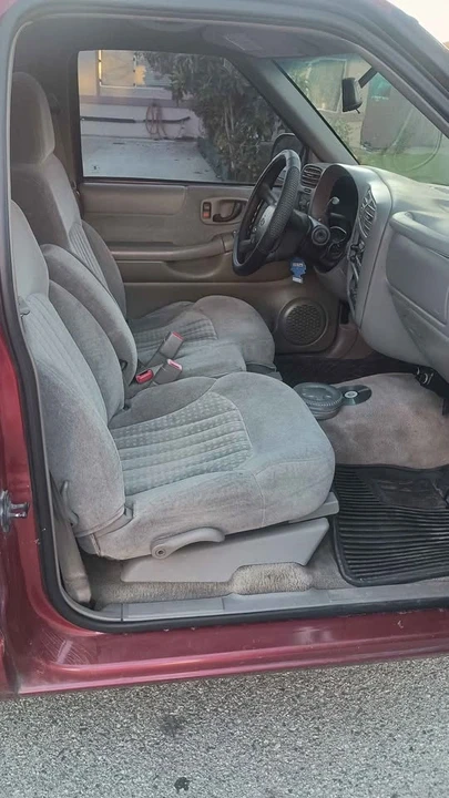 2001 Chevrolet S-10 - Image 5 of 6