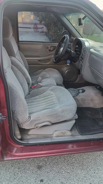 2001 Chevrolet S-10 - Image 5 of 5