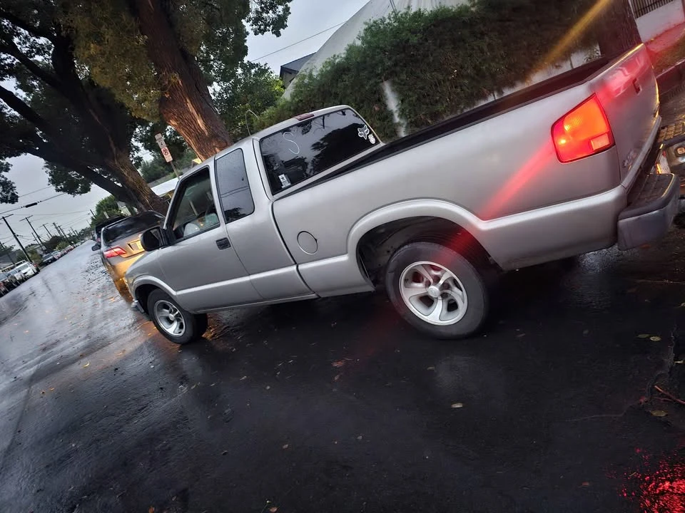 2001 Chevrolet S-10 - Image 2 of 7