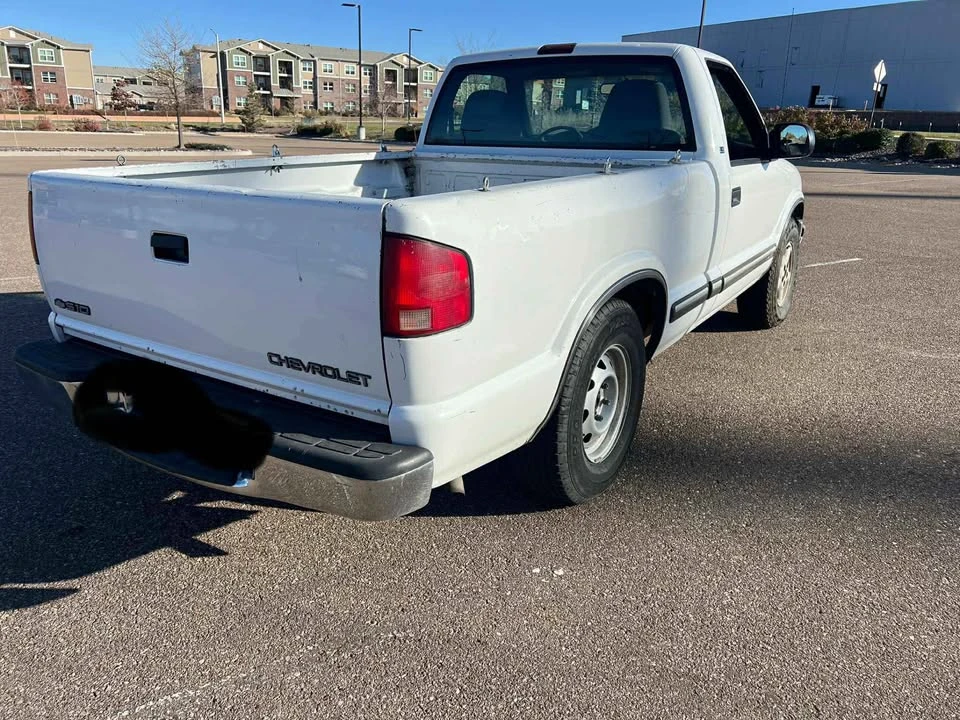 2001 Chevrolet S-10 - Image 2 of 7
