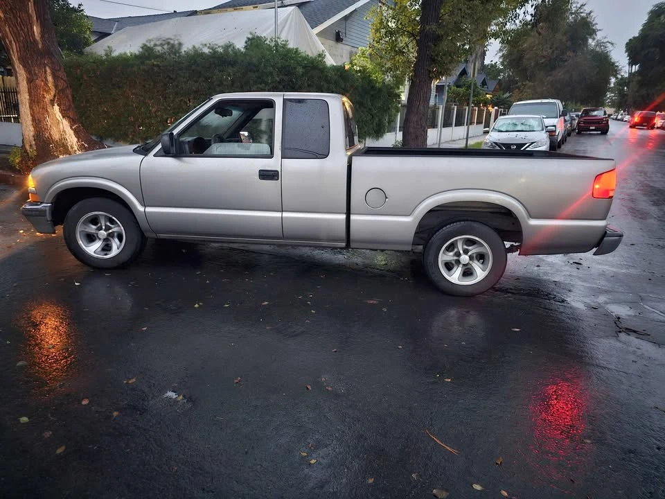 2001 Chevrolet S-10 - Image 4 of 7