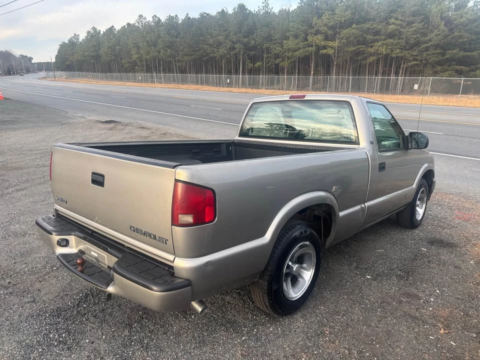 2001 Chevrolet S-10 - Image 4 of 5
