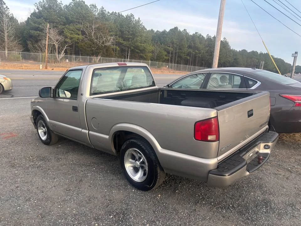 2001 Chevrolet S-10 - Image 3 of 5