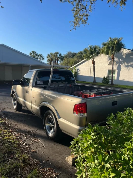 2001 Chevrolet S-10 - Image 2 of 6