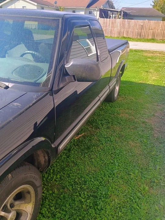2001 Chevrolet S-10 - Image 4 of 5