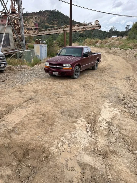 2001 Chevrolet S-10 - Image 2 of 4