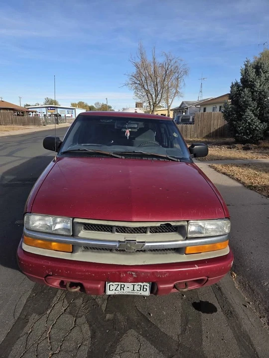 2001 Chevrolet S-10 - Image 2 of 4