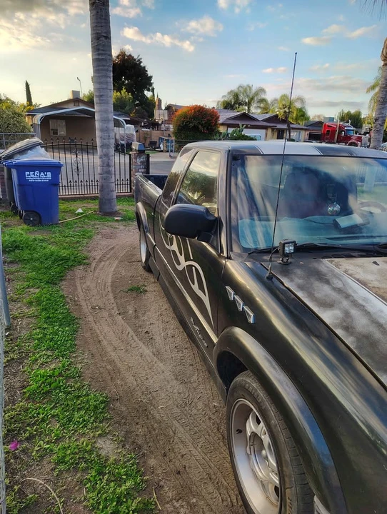 2001 Chevrolet S-10 - Image 5 of 6
