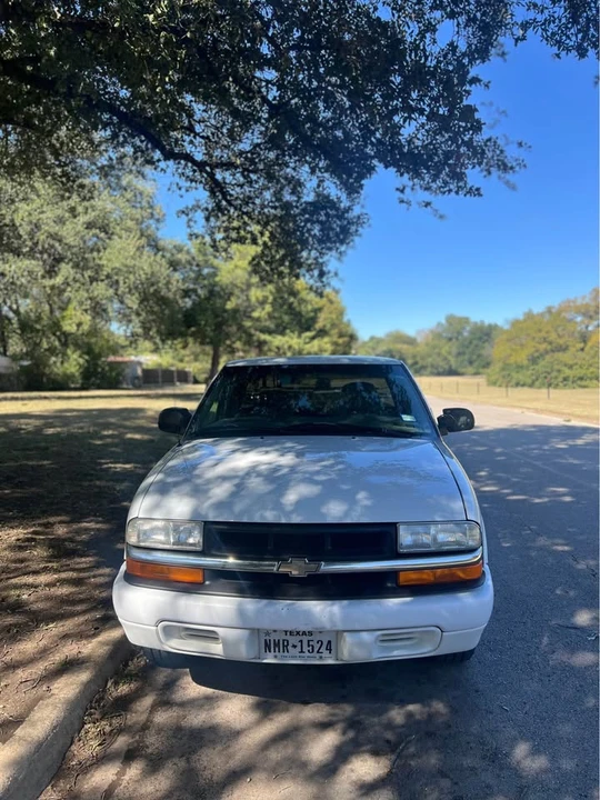2001 Chevrolet S-10 - Image 3 of 5
